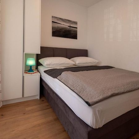 Apartments Serbecic Malinska Bagian luar foto