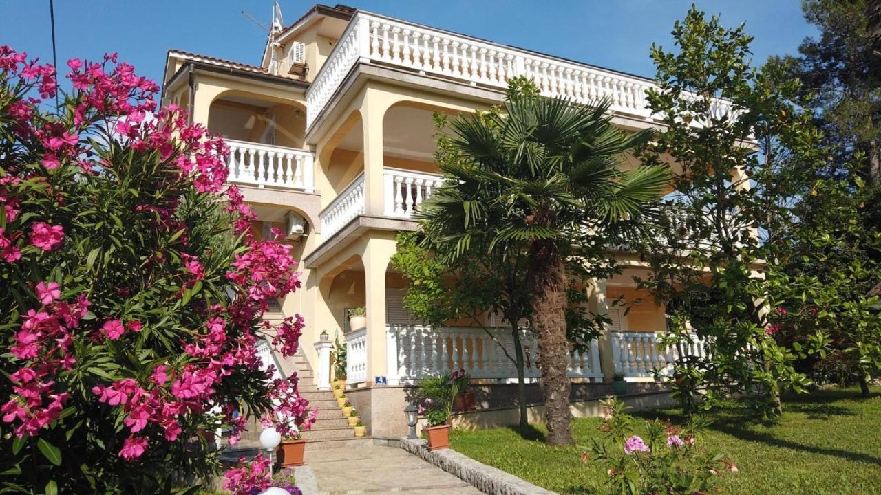 Apartments Serbecic Malinska Bagian luar foto
