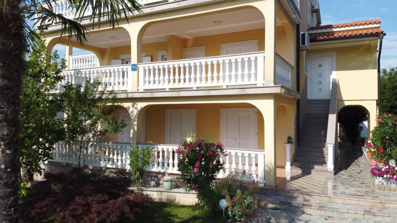 Apartments Serbecic Malinska Bagian luar foto