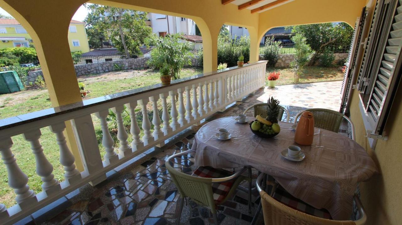 Apartments Serbecic Malinska Bagian luar foto