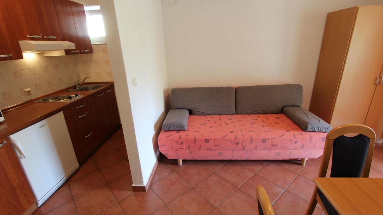 Apartments Serbecic Malinska Bagian luar foto
