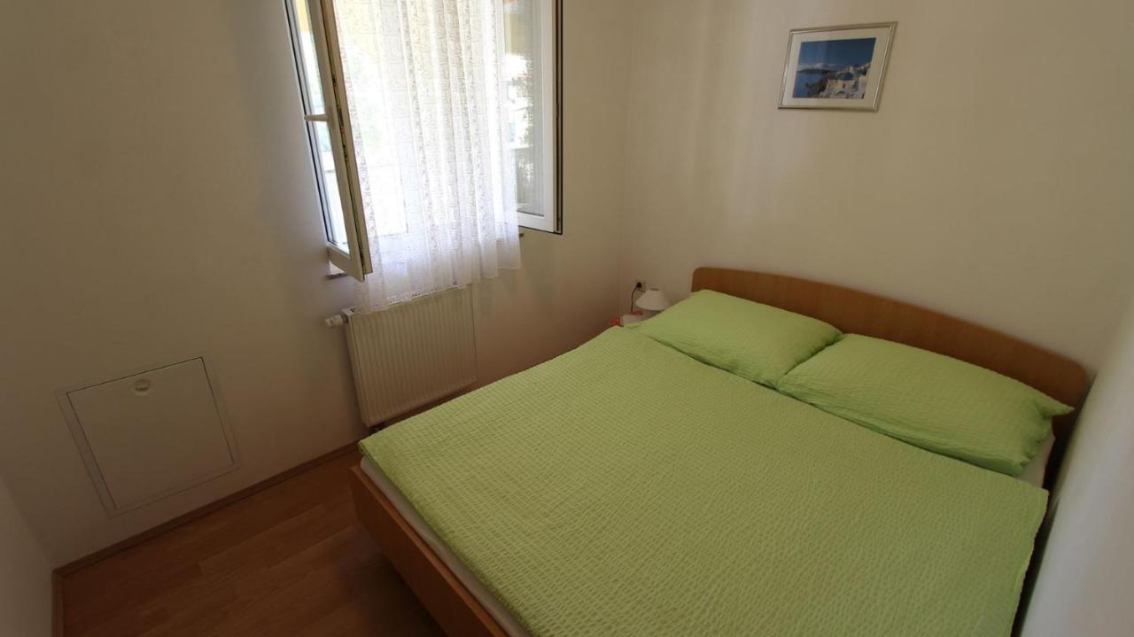 Apartments Serbecic Malinska Bagian luar foto