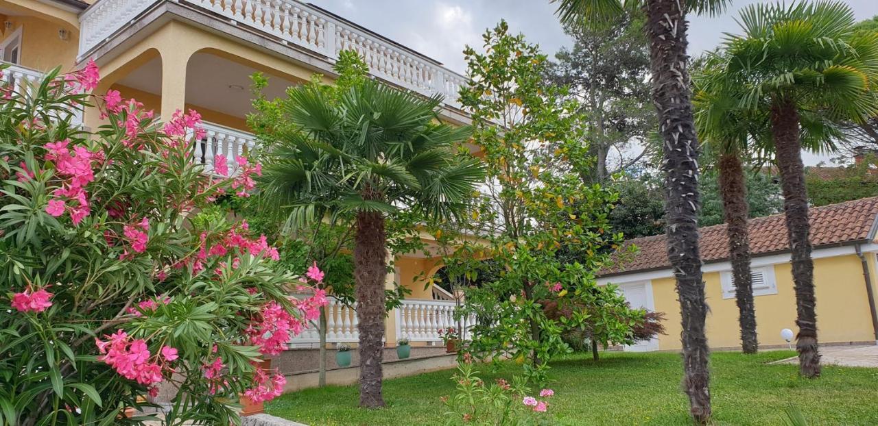Apartments Serbecic Malinska Bagian luar foto