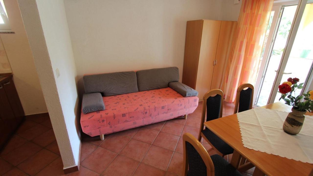 Apartments Serbecic Malinska Bagian luar foto