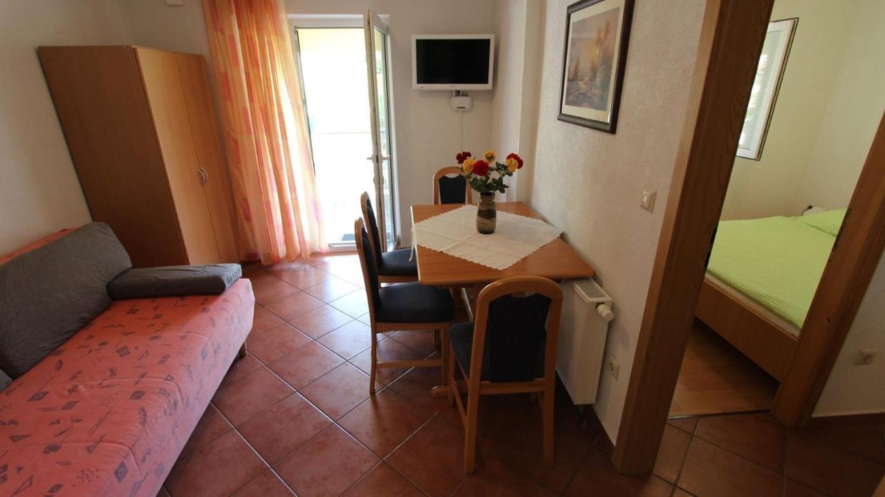 Apartments Serbecic Malinska Bagian luar foto