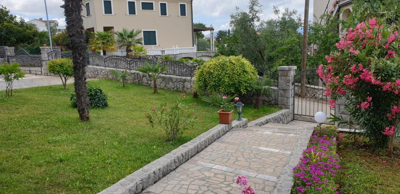 Apartments Serbecic Malinska Bagian luar foto