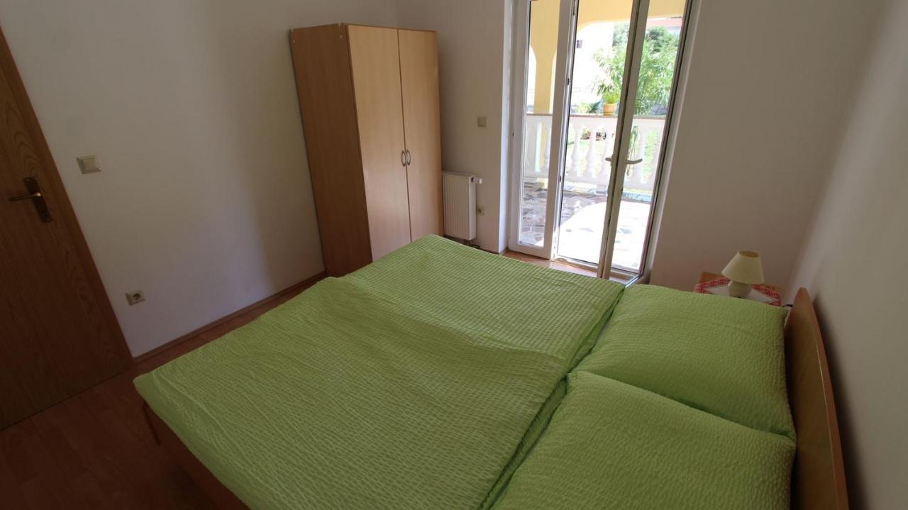 Apartments Serbecic Malinska Bagian luar foto