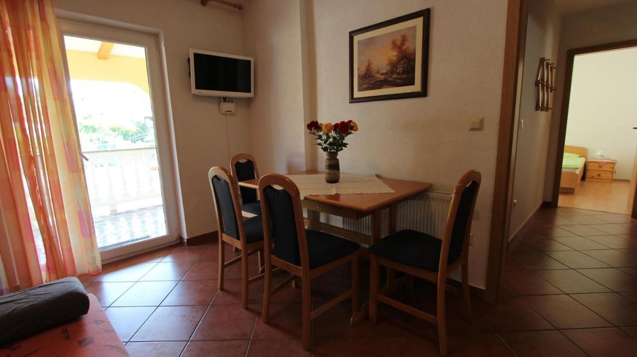 Apartments Serbecic Malinska Bagian luar foto