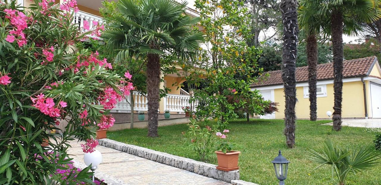 Apartments Serbecic Malinska Bagian luar foto