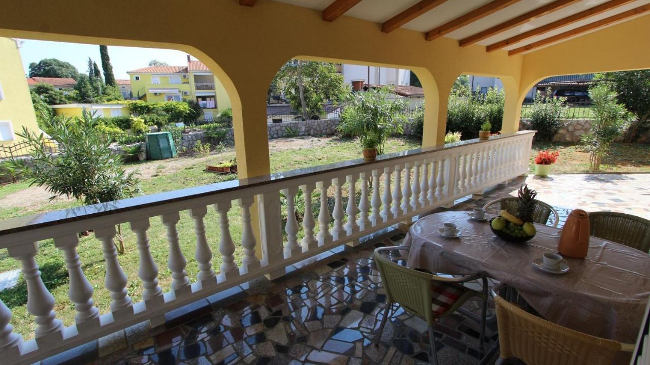 Apartments Serbecic Malinska Bagian luar foto