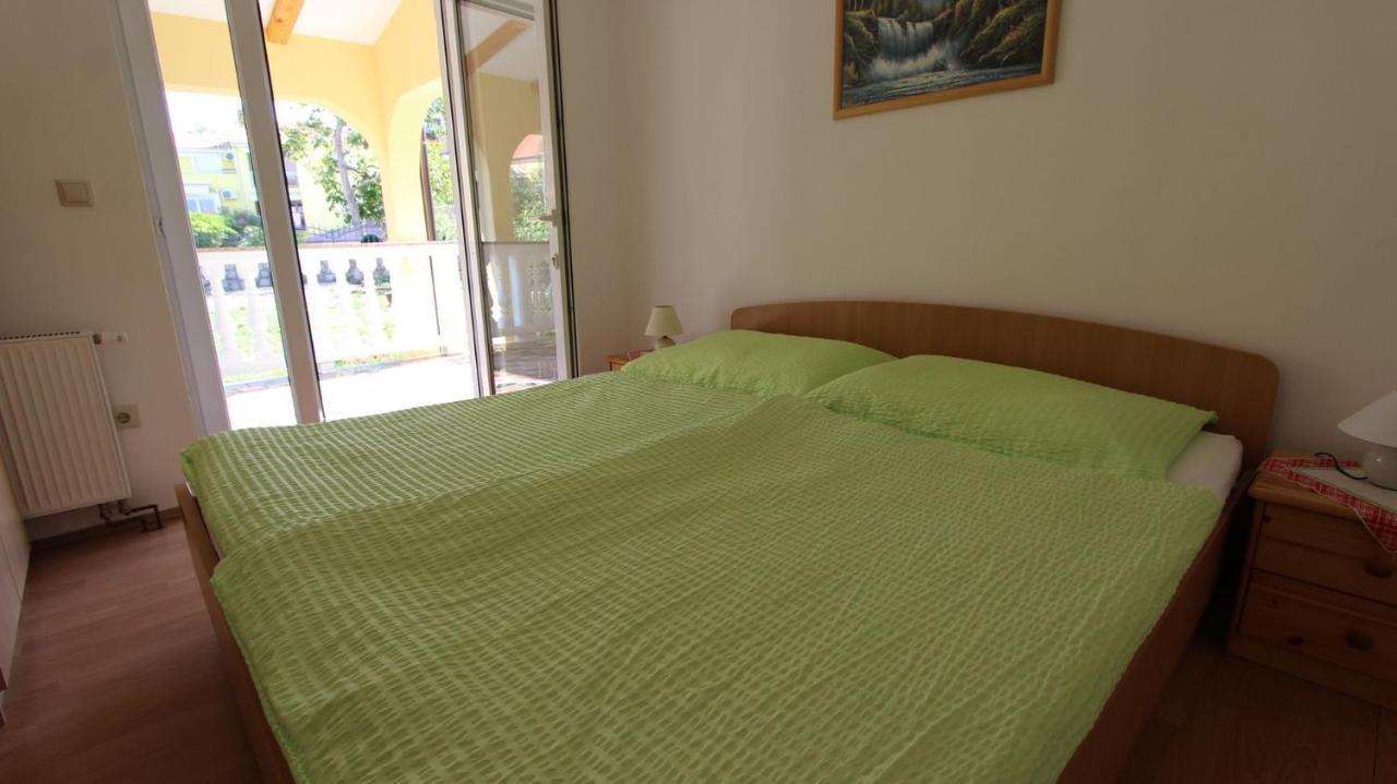 Apartments Serbecic Malinska Bagian luar foto