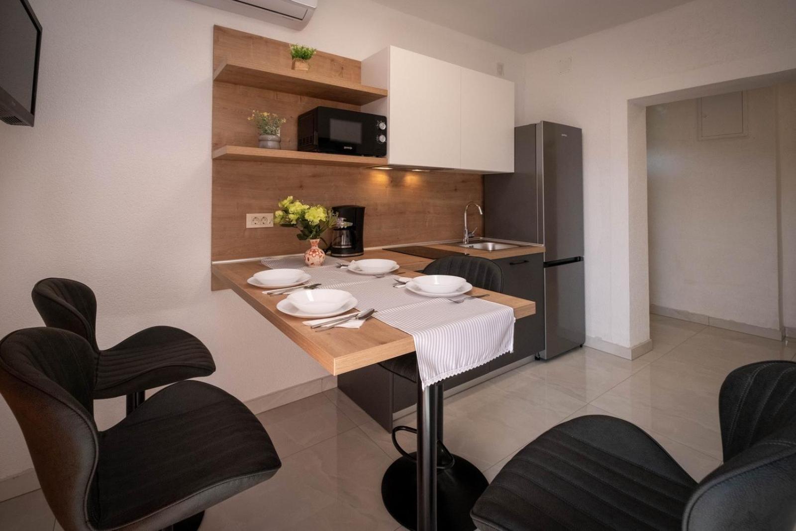 Apartments Serbecic Malinska Bagian luar foto
