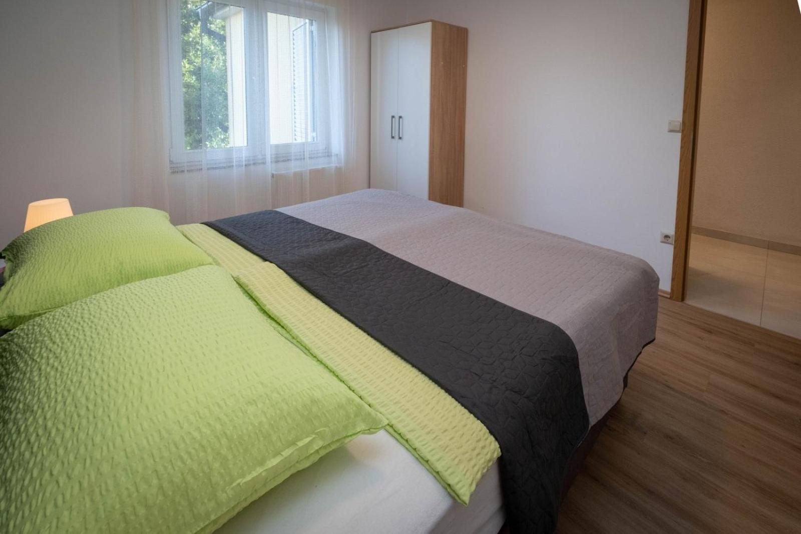 Apartments Serbecic Malinska Bagian luar foto