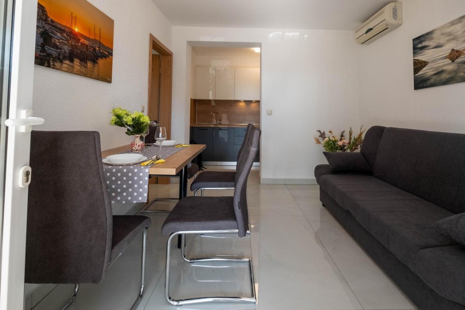 Apartments Serbecic Malinska Bagian luar foto