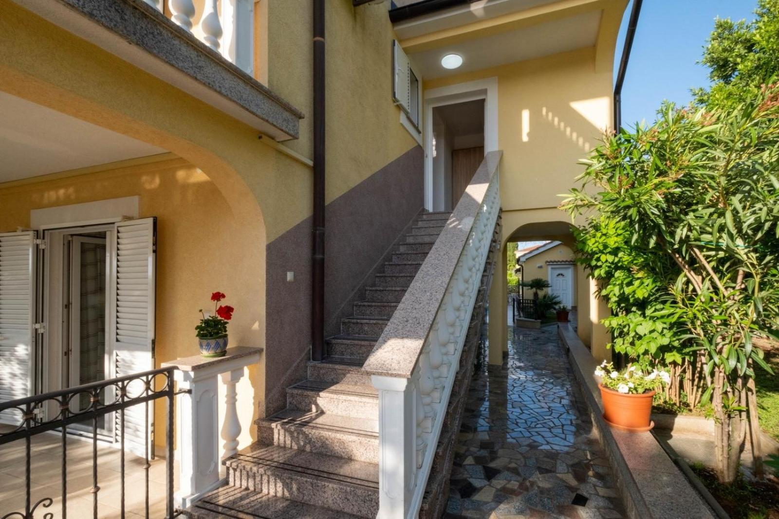 Apartments Serbecic Malinska Bagian luar foto
