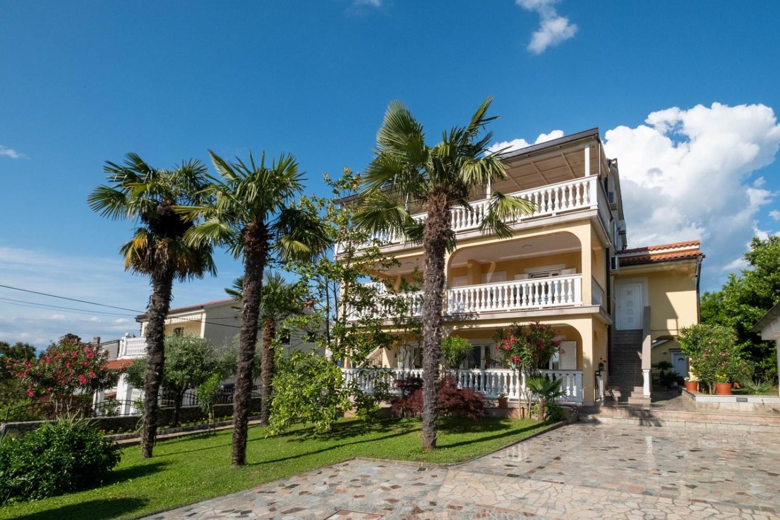 Apartments Serbecic Malinska Bagian luar foto