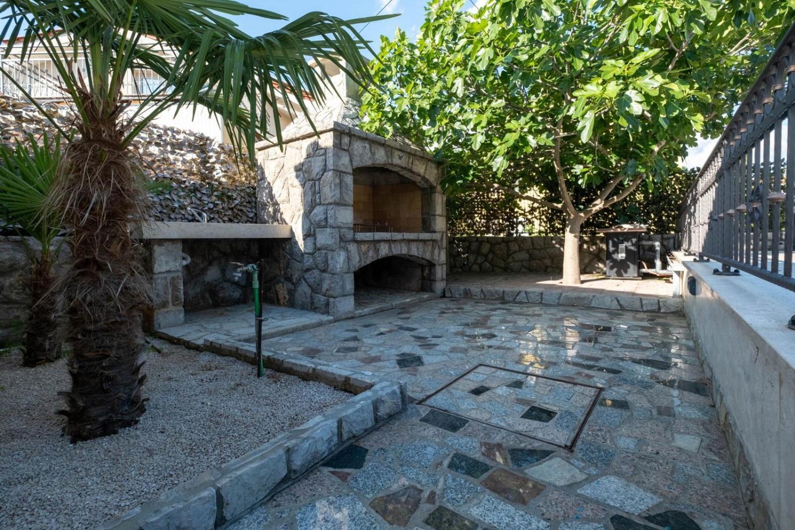 Apartments Serbecic Malinska Bagian luar foto