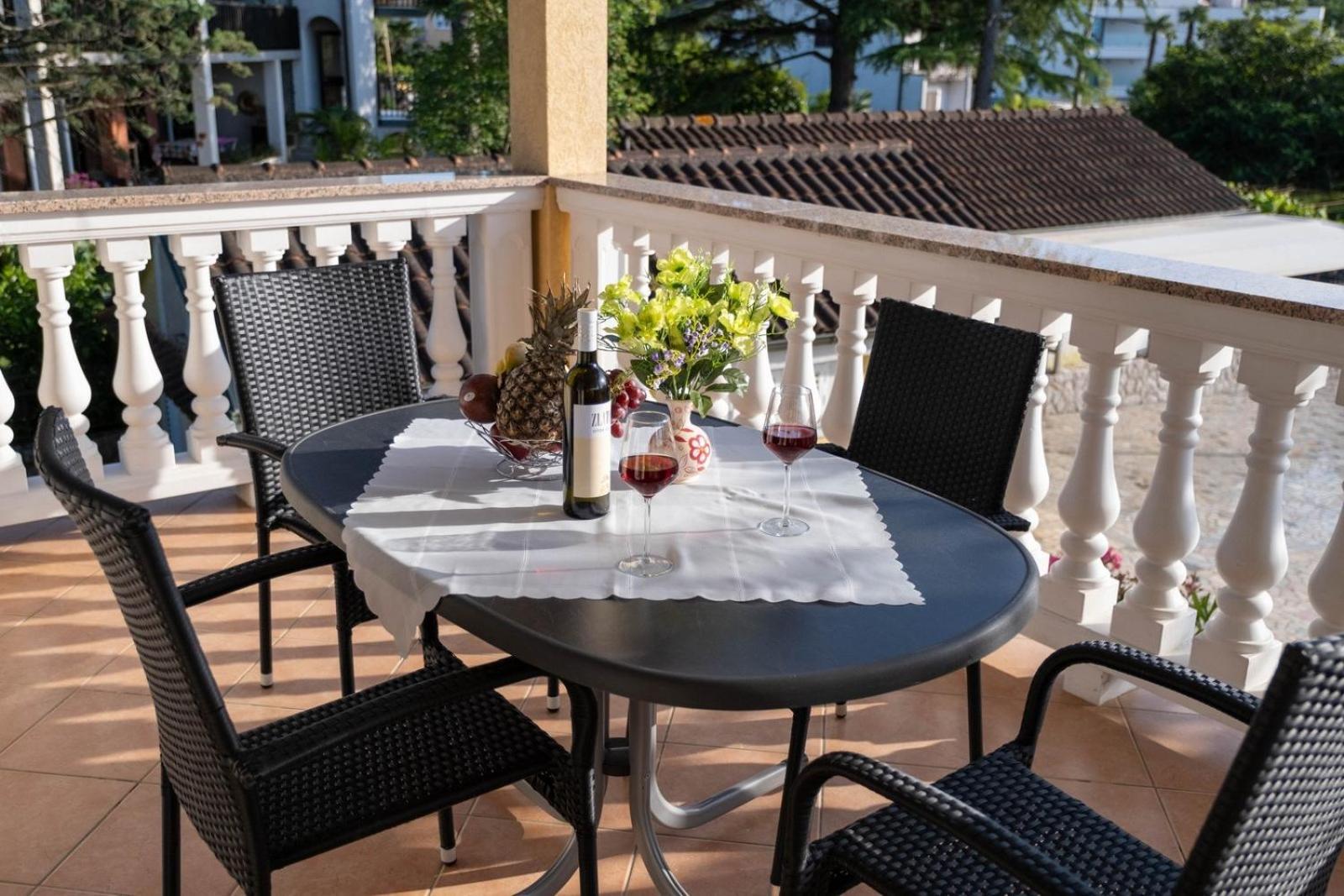 Apartments Serbecic Malinska Bagian luar foto