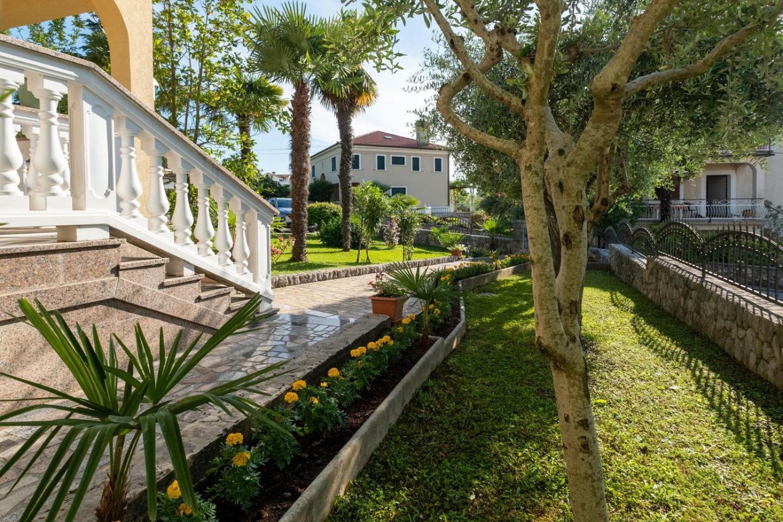 Apartments Serbecic Malinska Bagian luar foto