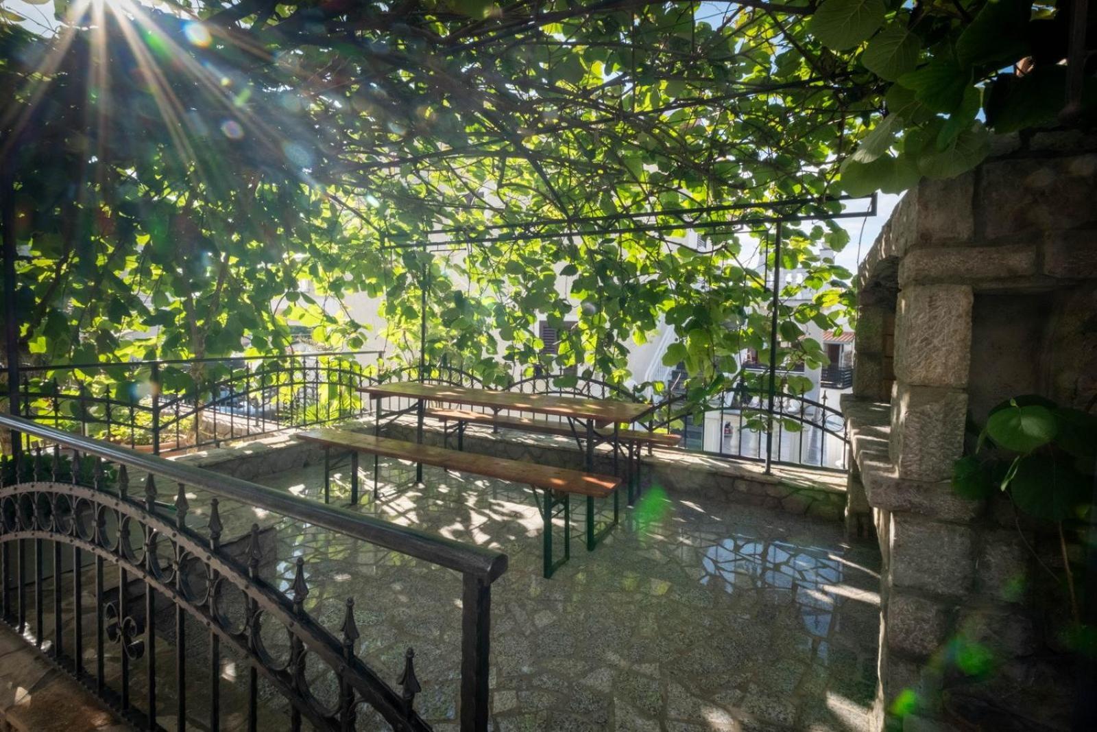 Apartments Serbecic Malinska Bagian luar foto